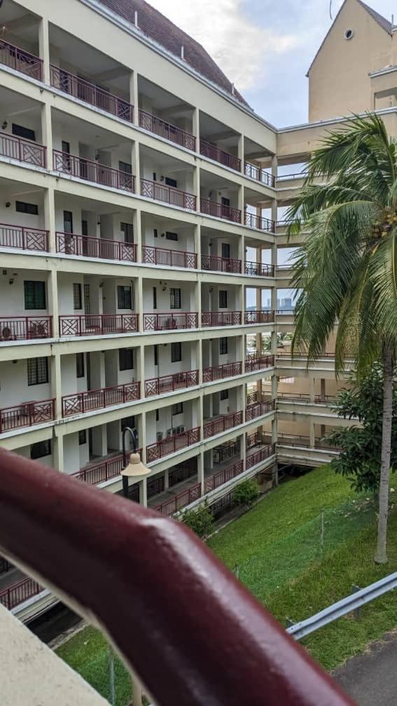 Pd Seaview Bumantara Staycation Порт-Диксон Экстерьер фото